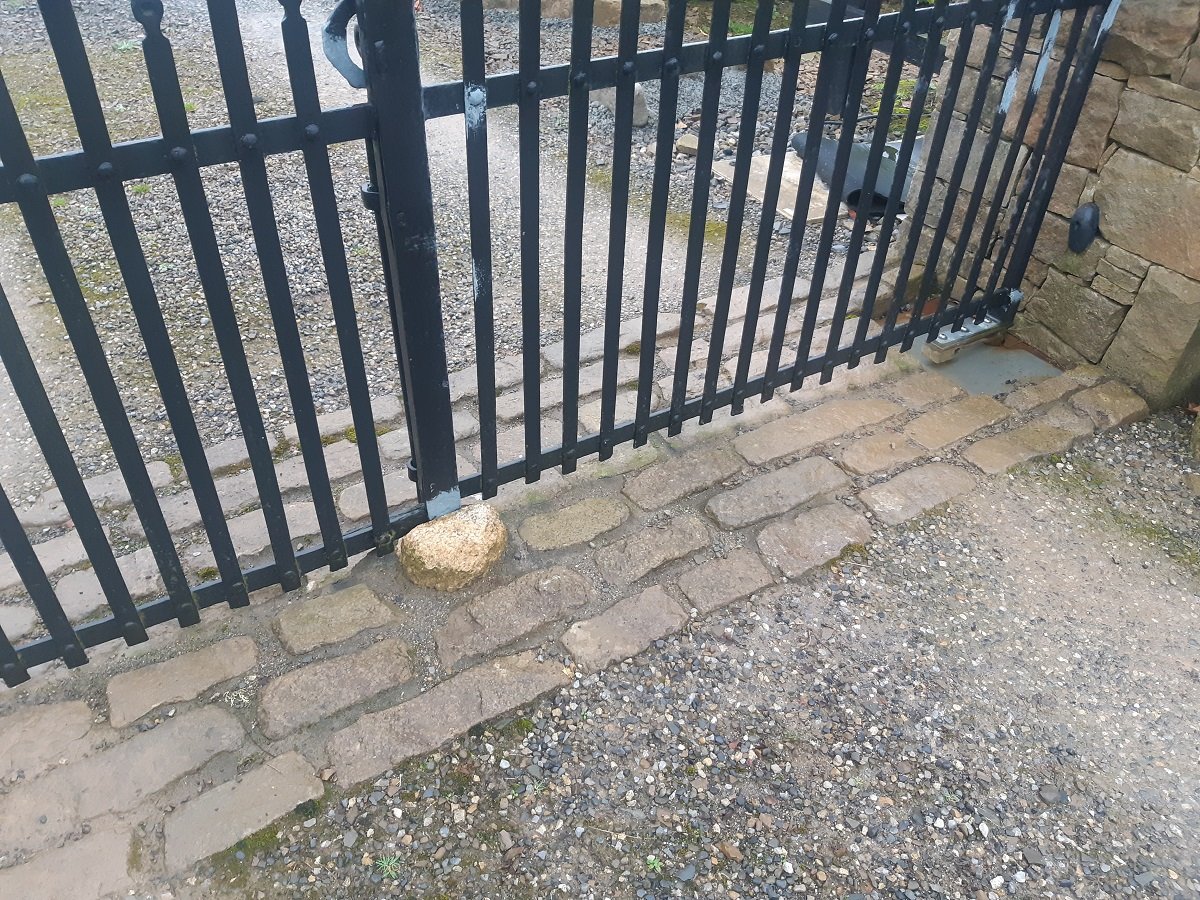 Free Length Tumbled Brown Sandstone Cobble - Image 3